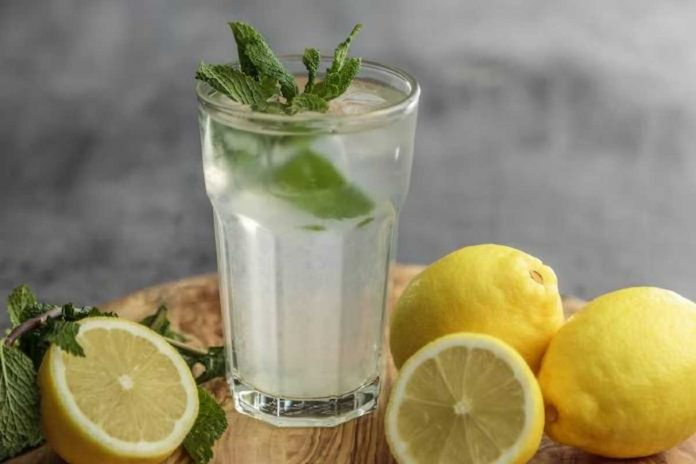 4 Simple Detox Water Drinks For Better Digestion